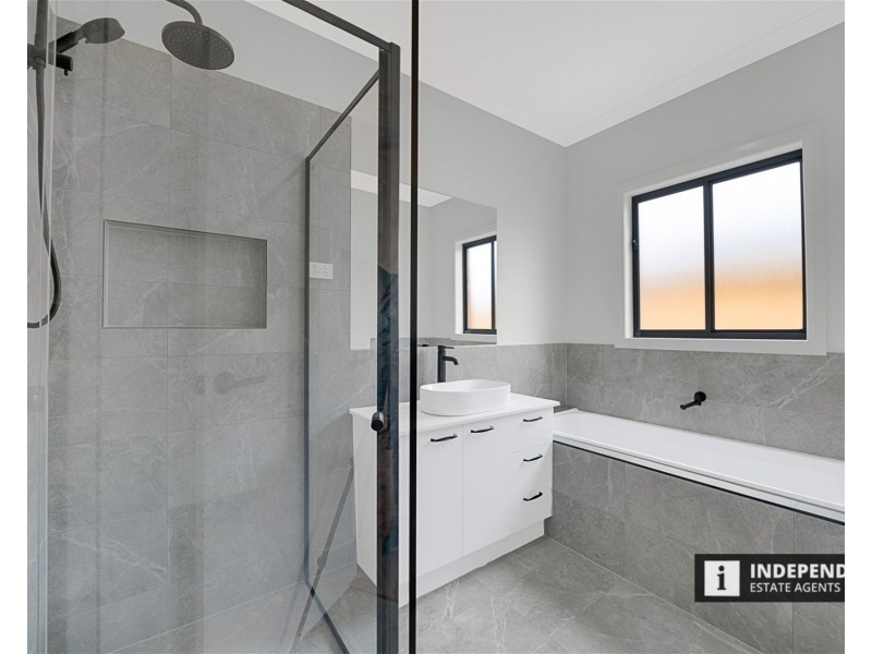 9 Belle-Fluer Way, Brookfield VIC 3338