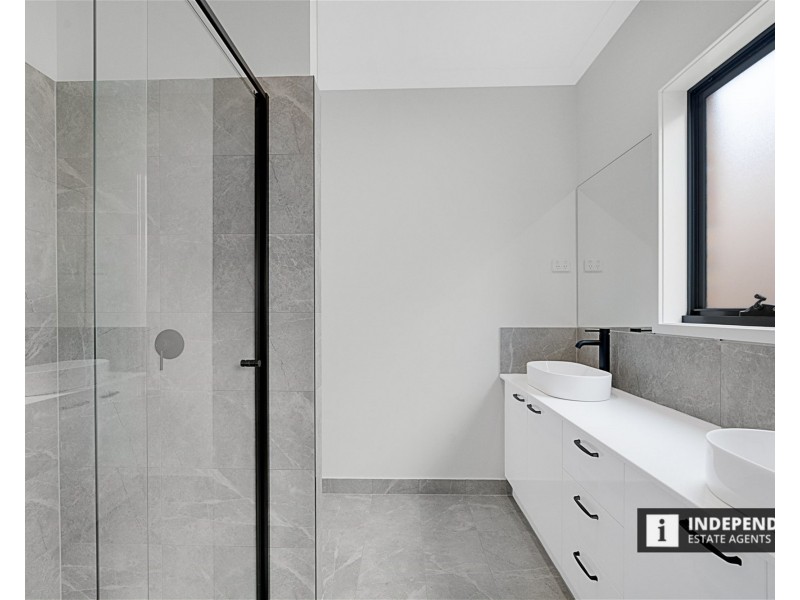 9 Belle-Fluer Way, Brookfield VIC 3338