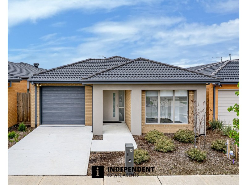 13 Kelpie Street, Cranbourne East VIC 3977