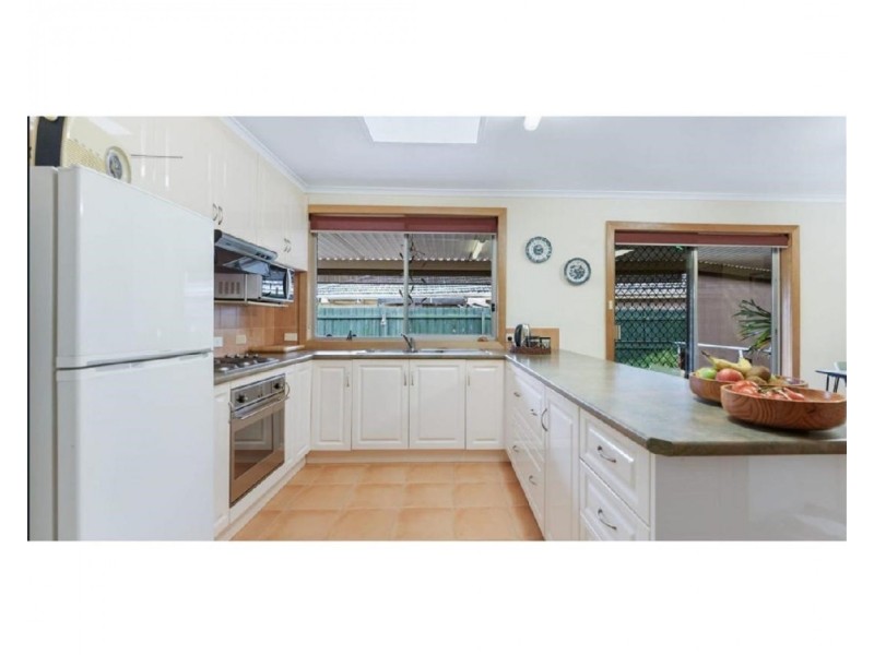 1 Sandra St, Melton VIC 3337