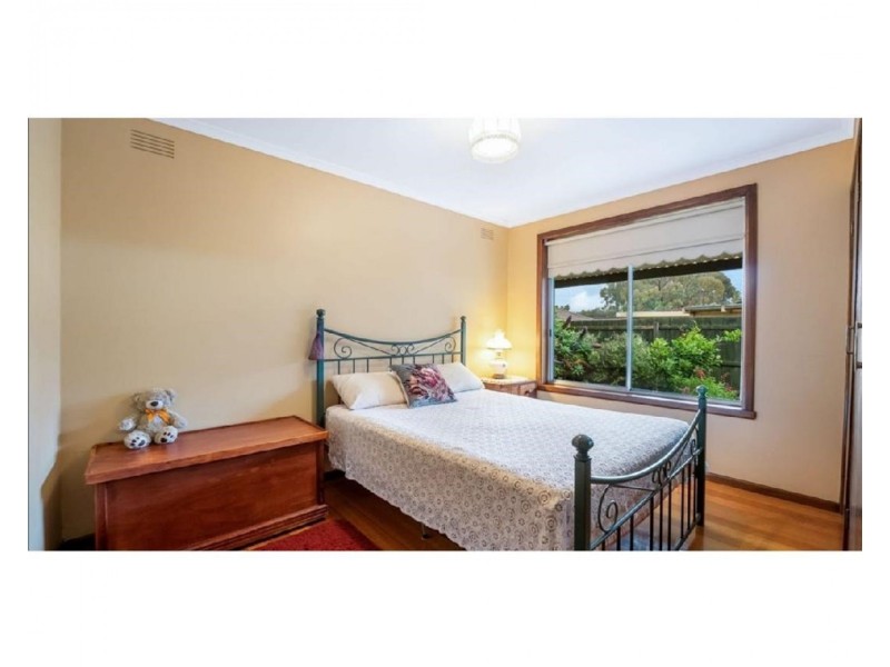 1 Sandra St, Melton VIC 3337