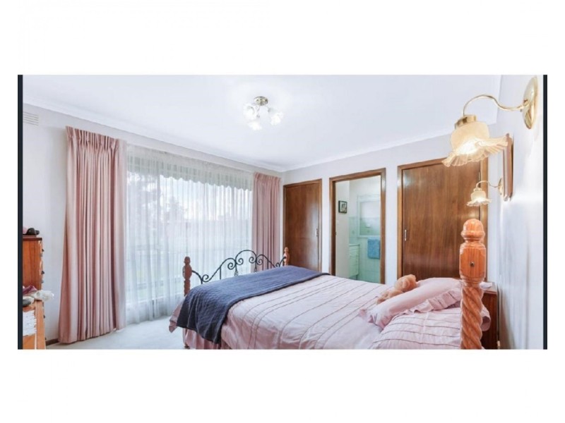 1 Sandra St, Melton VIC 3337