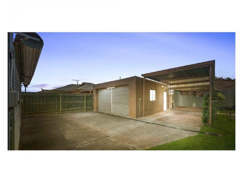 1 Sandra St, Melton VIC 3337