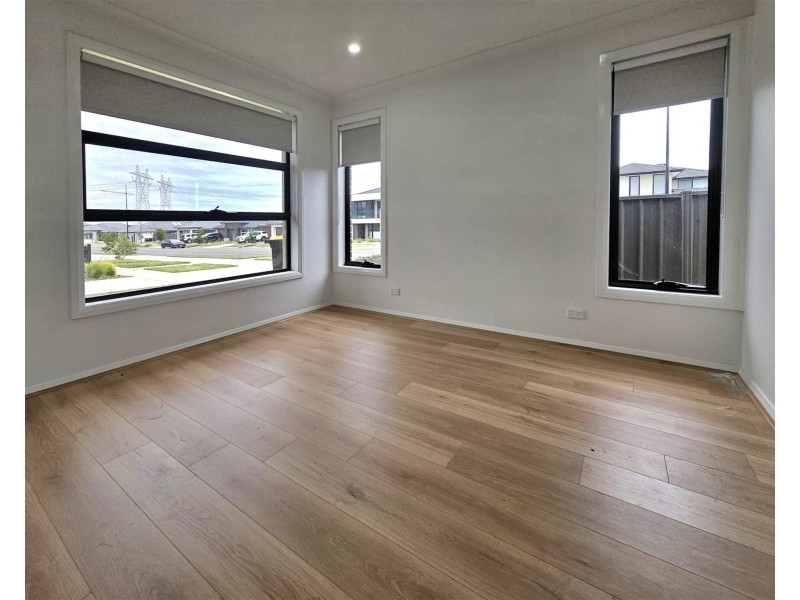 26 CONONDALE AVENUE, Truganina VIC 3029