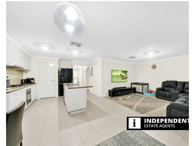 18 Fantail Way, Brookfield VIC 3338