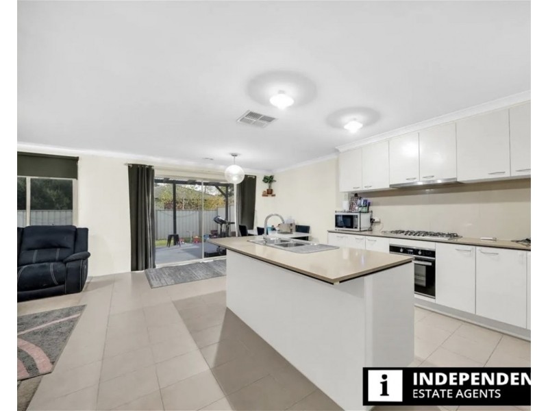 18 Fantail Way, Brookfield VIC 3338