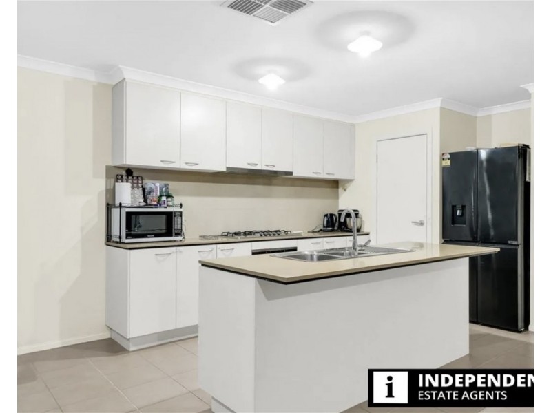 18 Fantail Way, Brookfield VIC 3338