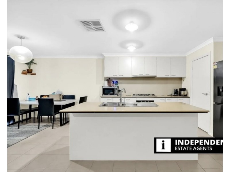 18 Fantail Way, Brookfield VIC 3338