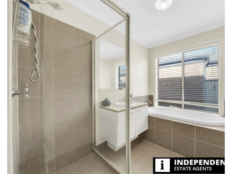 18 Fantail Way, Brookfield VIC 3338