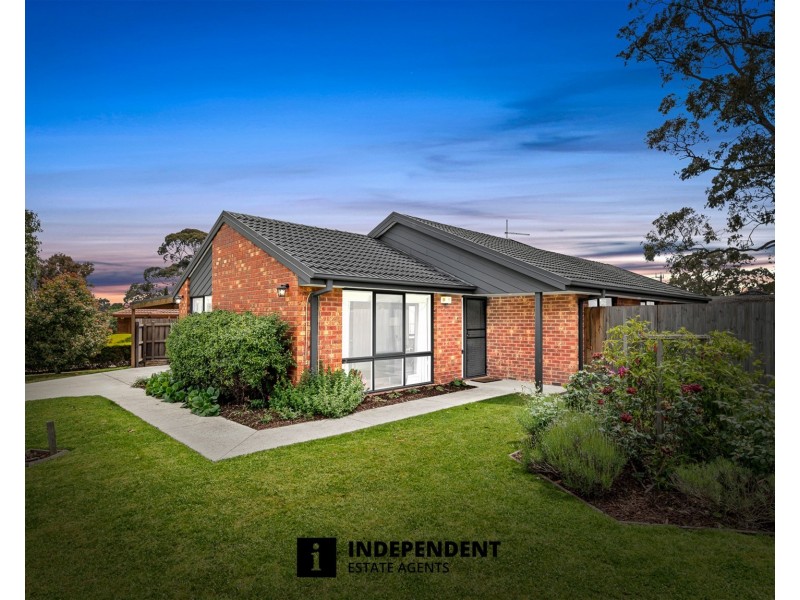 1 Kara Walk, Cranbourne VIC 3977