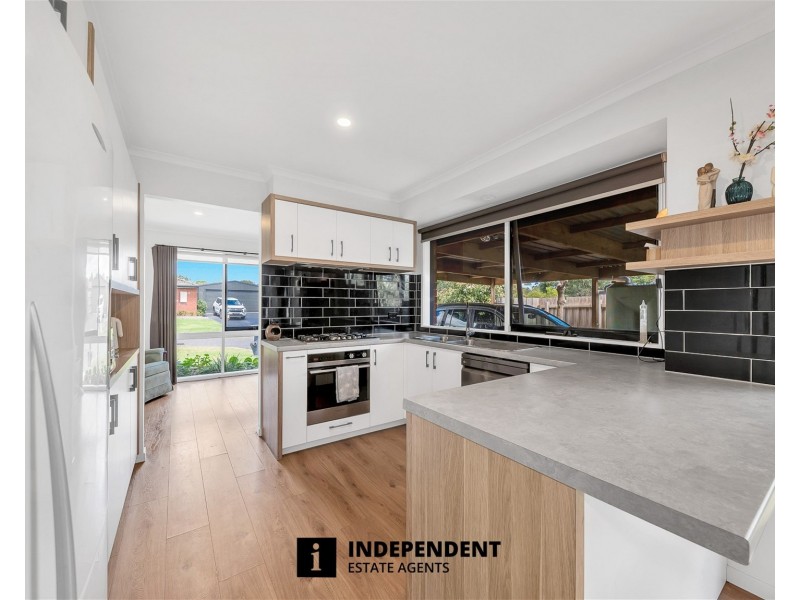 1 Kara Walk, Cranbourne VIC 3977