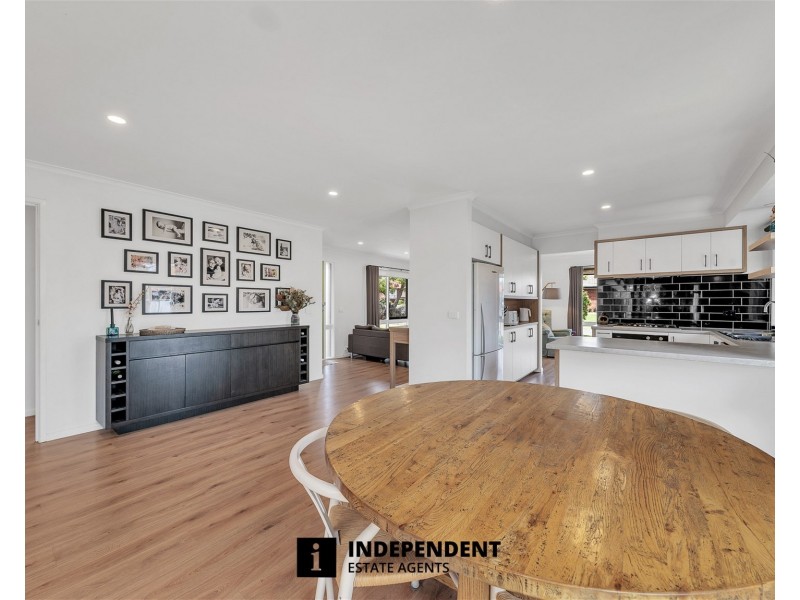 1 Kara Walk, Cranbourne VIC 3977