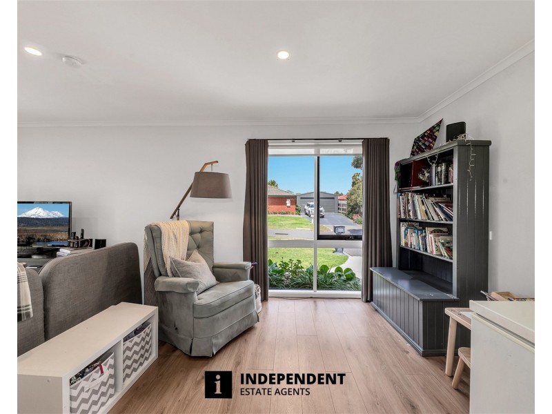 1 Kara Walk, Cranbourne VIC 3977