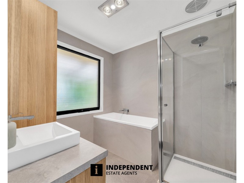 1 Kara Walk, Cranbourne VIC 3977