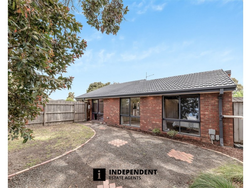 1 Kara Walk, Cranbourne VIC 3977