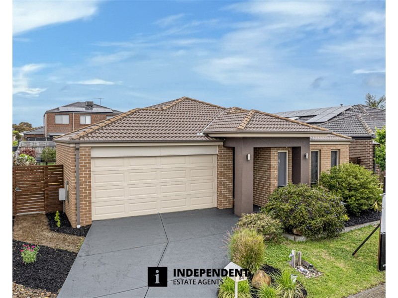 44 LEMON GROVE, Cranbourne West VIC 3977