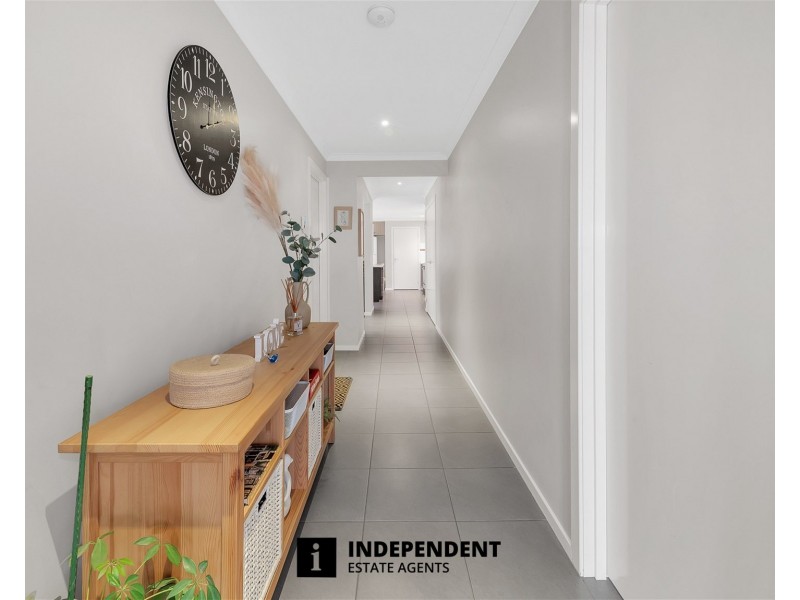 44 LEMON GROVE, Cranbourne West VIC 3977