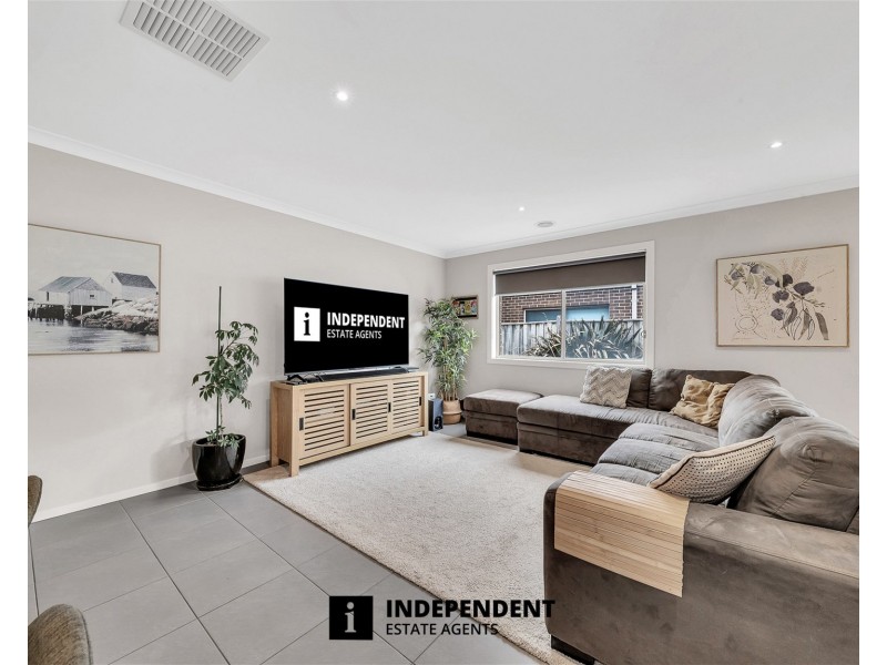 44 LEMON GROVE, Cranbourne West VIC 3977