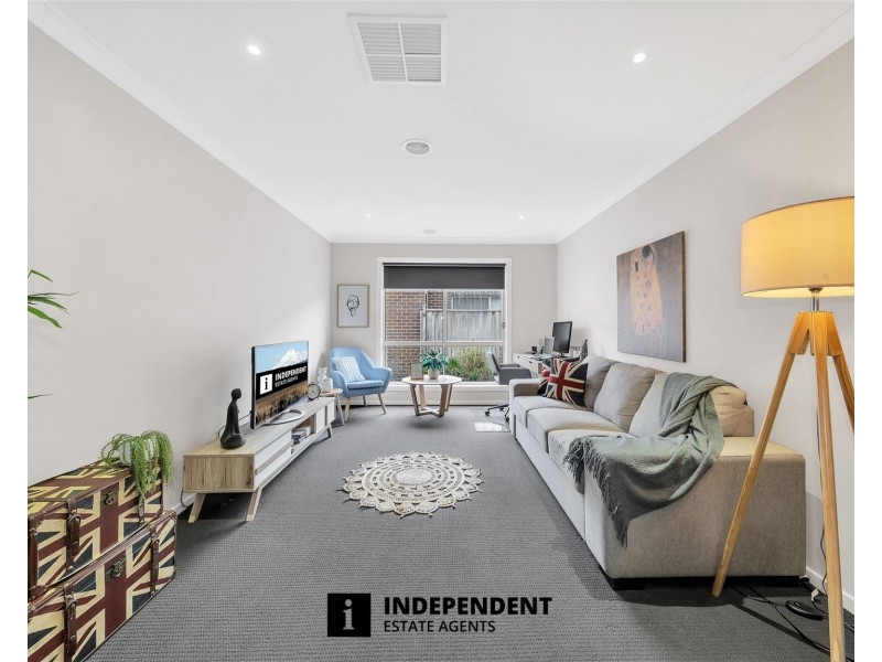 44 LEMON GROVE, Cranbourne West VIC 3977