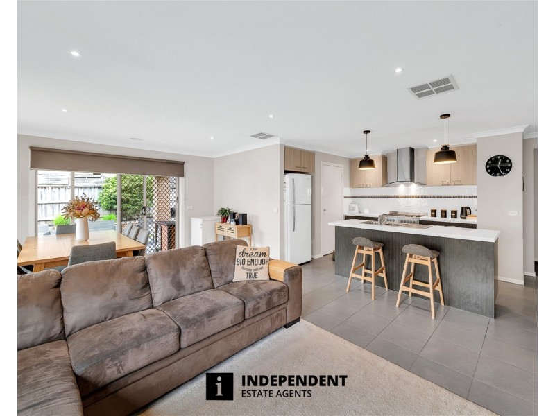 44 LEMON GROVE, Cranbourne West VIC 3977