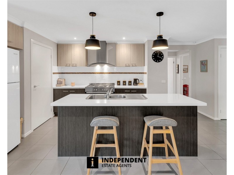 44 LEMON GROVE, Cranbourne West VIC 3977