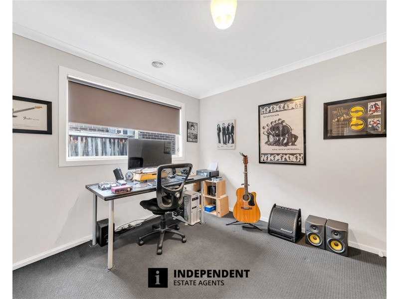 44 LEMON GROVE, Cranbourne West VIC 3977