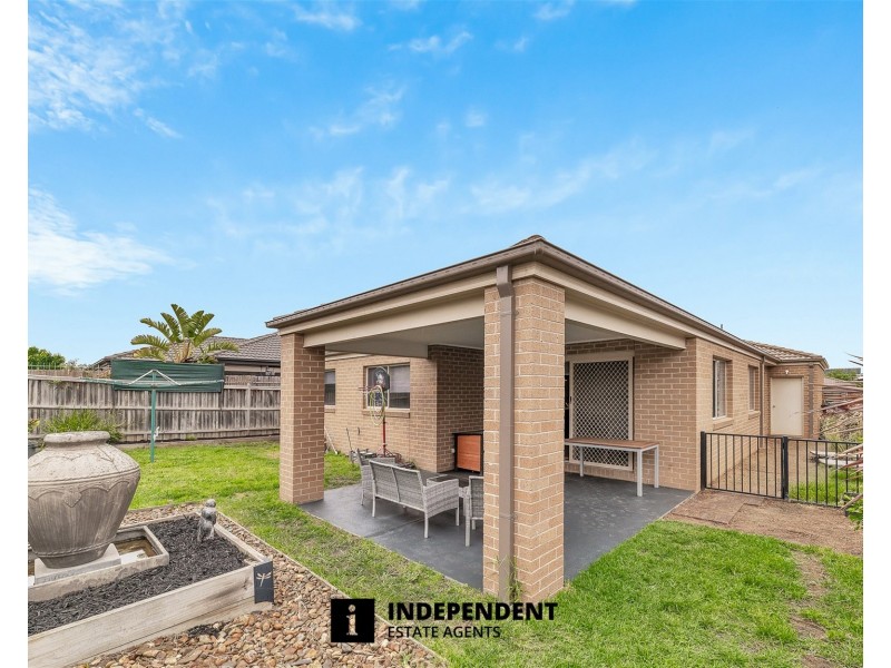 44 LEMON GROVE, Cranbourne West VIC 3977