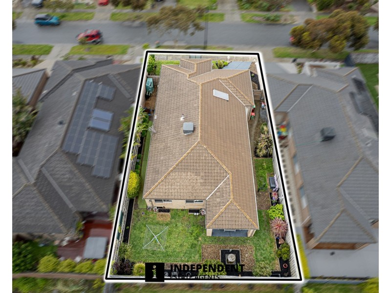 44 LEMON GROVE, Cranbourne West VIC 3977