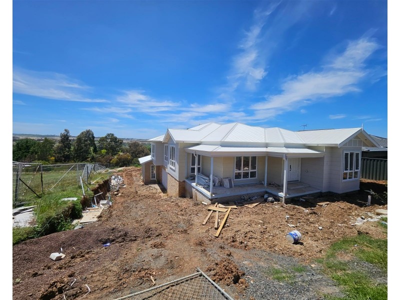 69 Darley Rd, Darley VIC 3340