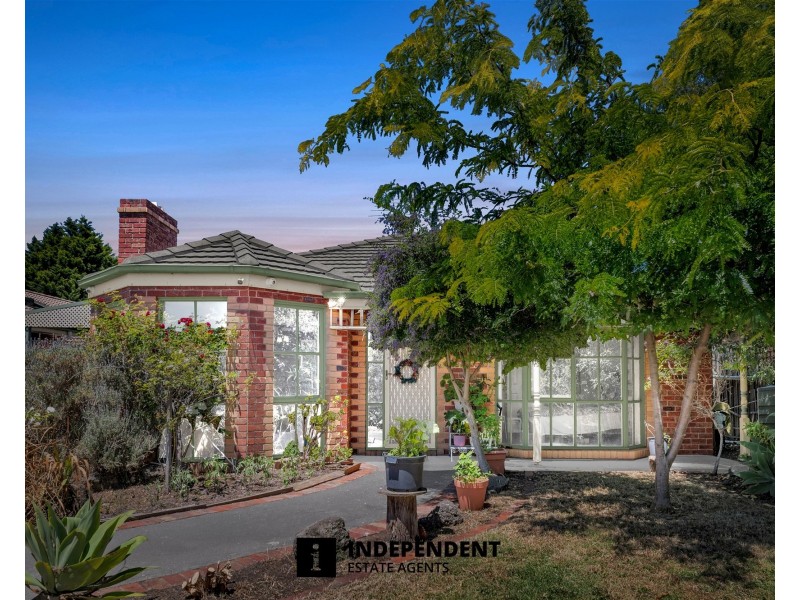 65 Hoysted Avenue, Cranbourne North VIC 3977