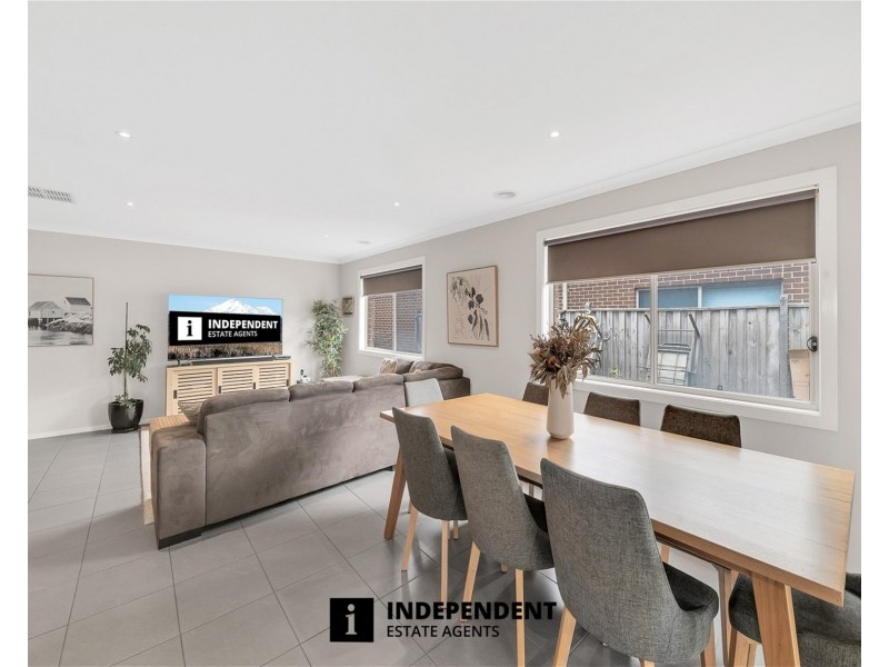 44 Lemon Grove, Cranbourne West VIC 3977