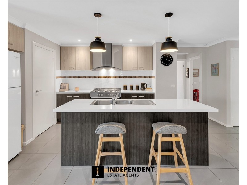 44 Lemon Grove, Cranbourne West VIC 3977