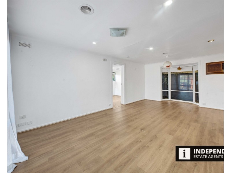 1/2-4 Brooklyn Road, Melton South VIC 3338