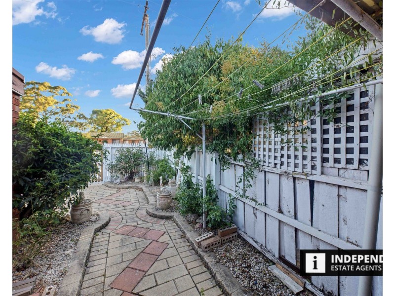 1/2-4 Brooklyn Road, Melton South VIC 3338