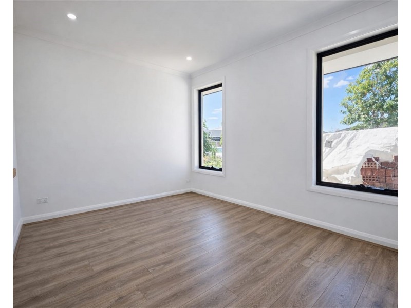 8  Jiren Street, Rockbank VIC 3335