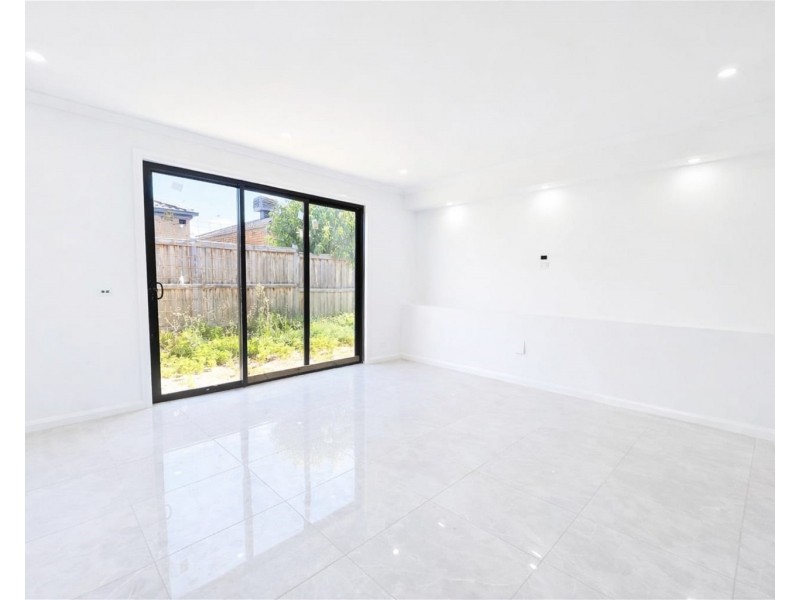 8  Jiren Street, Rockbank VIC 3335