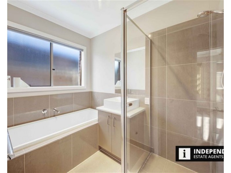 17  Cornwell Street, Melton South VIC 3338