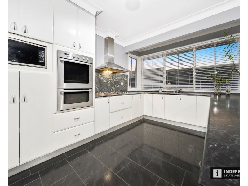 104  Waverley Park Drive, Cranbourne North VIC 3977