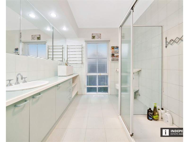 104  Waverley Park Drive, Cranbourne North VIC 3977