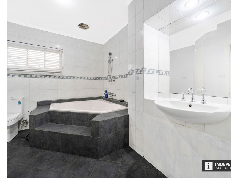 104  Waverley Park Drive, Cranbourne North VIC 3977