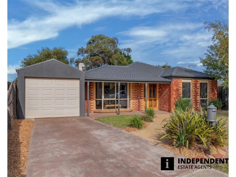 6 Wildwood Court, Cranbourne North VIC 3977