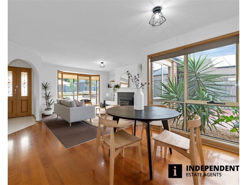 6 Wildwood Court, Cranbourne North VIC 3977