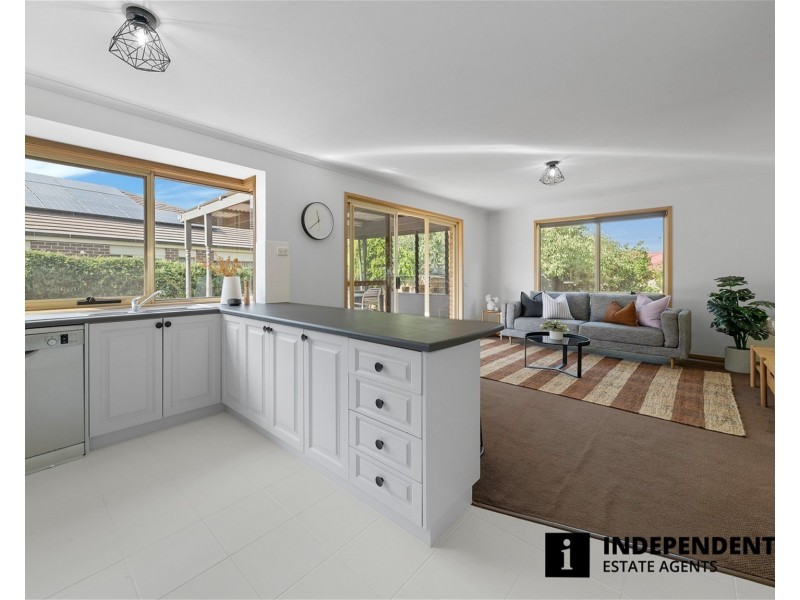 6 Wildwood Court, Cranbourne North VIC 3977