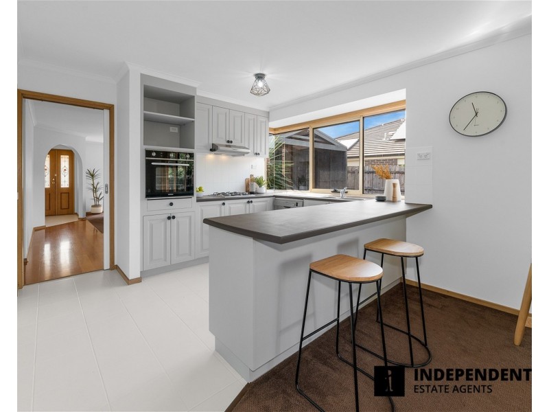 6 Wildwood Court, Cranbourne North VIC 3977