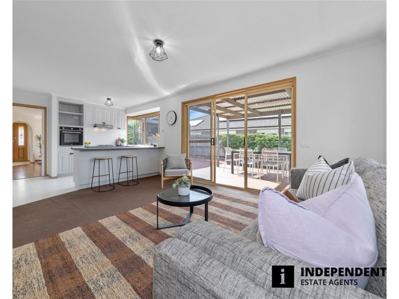 6 Wildwood Court, Cranbourne North VIC 3977