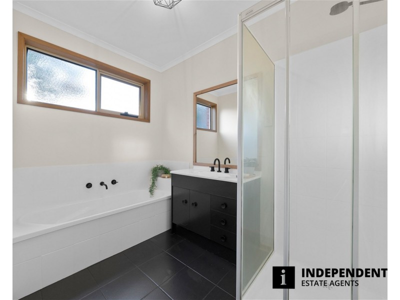 6 Wildwood Court, Cranbourne North VIC 3977