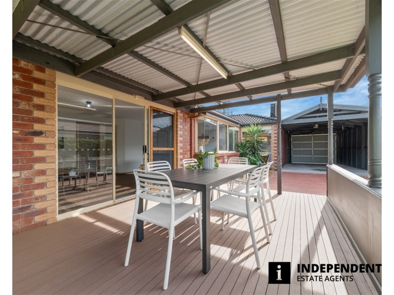 6 Wildwood Court, Cranbourne North VIC 3977