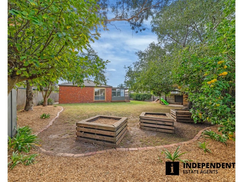 6 Wildwood Court, Cranbourne North VIC 3977