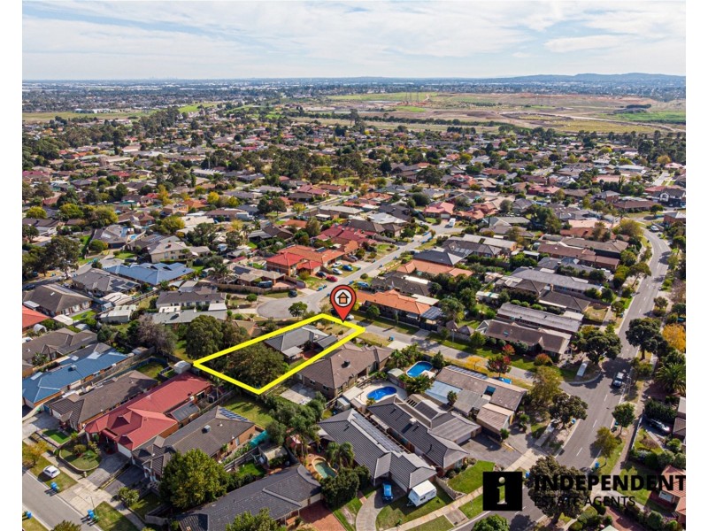 6 Wildwood Court, Cranbourne North VIC 3977