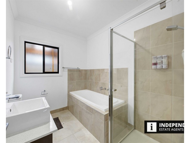 7 Red Fox Boulevard, Brookfield VIC 3338